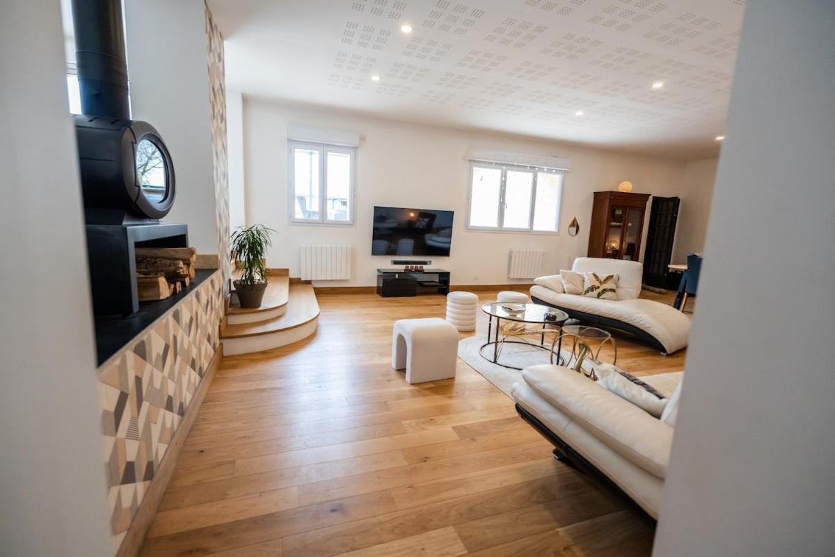 Le Retro Champlay Villa Exteriör bild