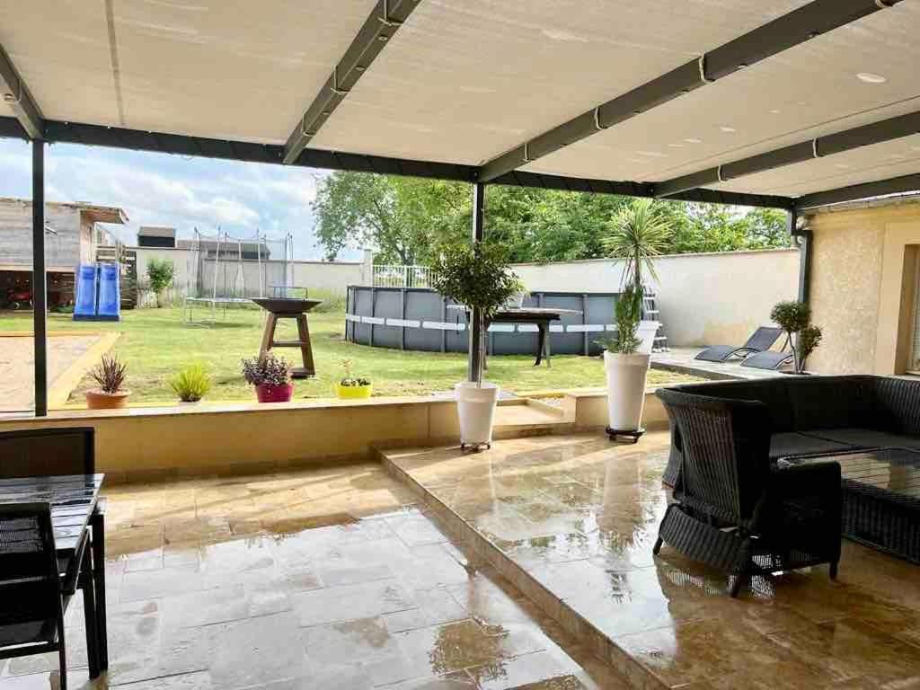 Le Retro Champlay Villa Exteriör bild
